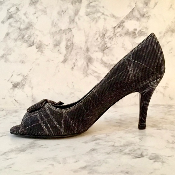 Vaneli di notte Black and Platinum Metallic Plaid Peep-Toe Heels - Picture 7 of 11